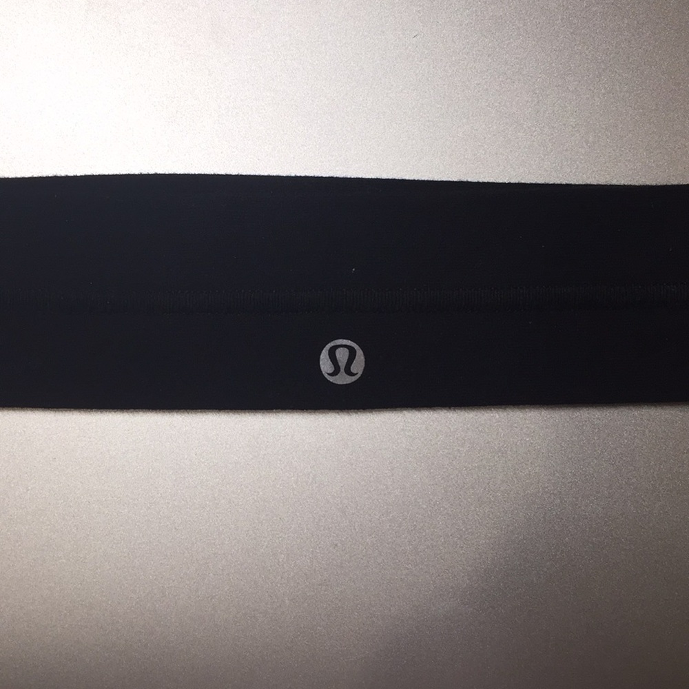 LuluLemon black headband *COMES W/ LULU BAG*